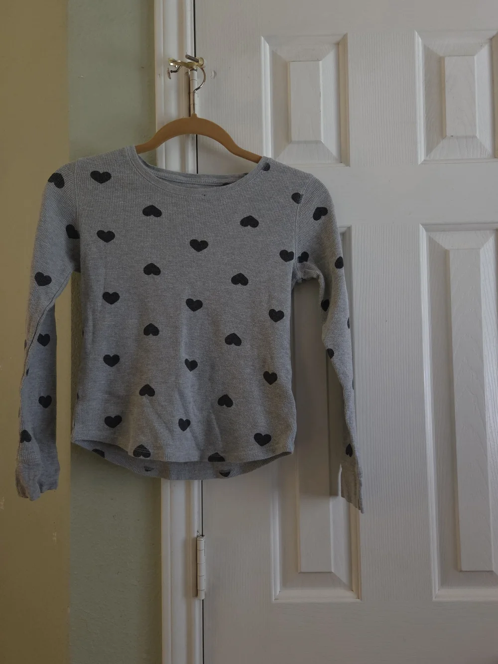 Old Navy Gray Long-Sleeve Top with Black Heart Print